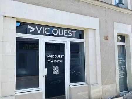 immeuble rénové avec commerces de 158 m2 et une cour close - bourg chalonnes sur loire