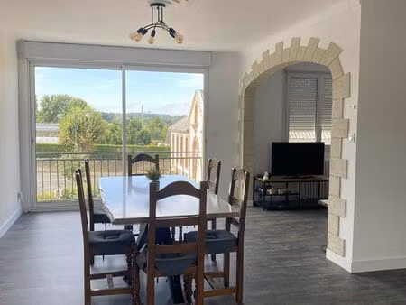 maison de bourg rénovée 95 m² – 3 ch – cour privée