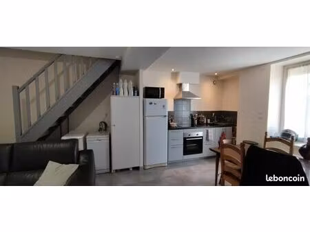 maison de ville à louer escassefort