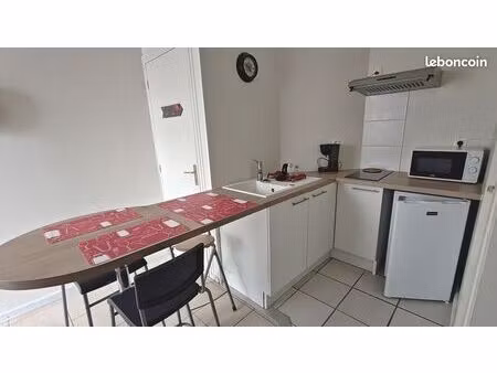 t2 meublé avec climatisation et machine à laver