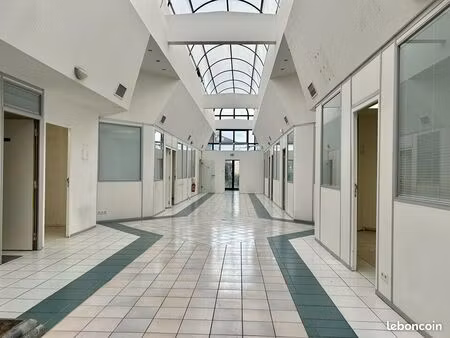 bureaux 607 m²