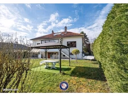 maison 12 pièces 235 m²