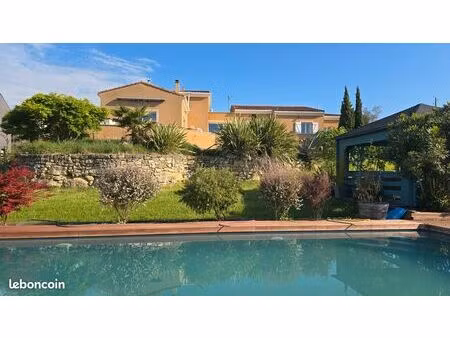 pavillon lumineux plein sud avec piscine  sur les côteaux