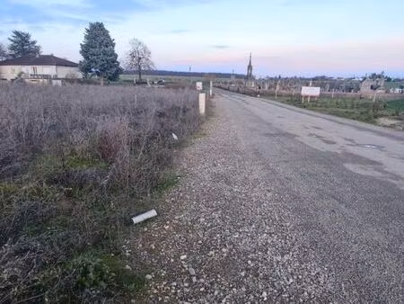 à vendre  beau terrain constructible