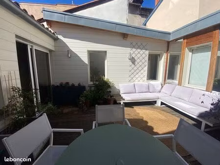 grand appartement de charme avec terrasse-patio