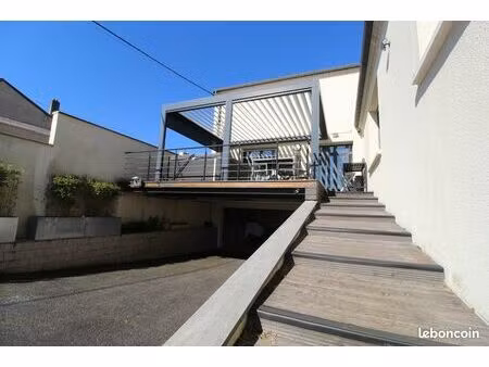 maison 8 pièces 265 m²