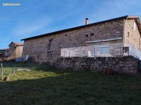 ferme en pierres rénovée