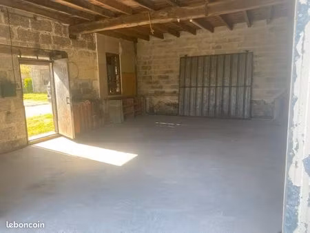 local avec éléctricité-eau-sanitaire