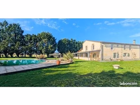 maison 7 pièces 252 m²