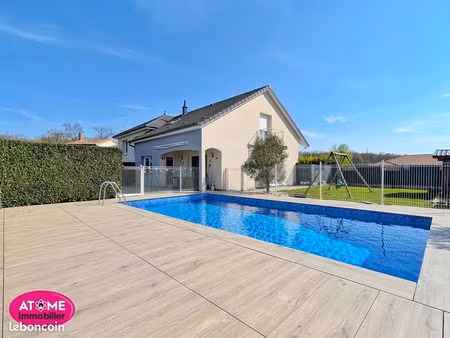 maison 7 pièces 325 m²