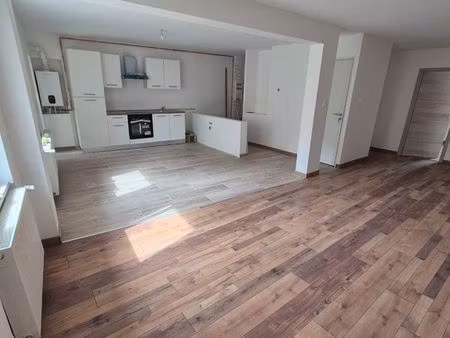 f4 rénové avec terrasse et jardin