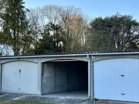 grand garage fermé à lamorlaye