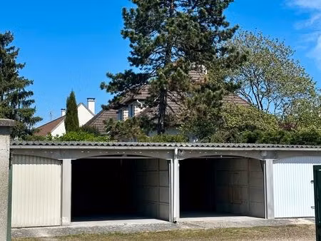 lot de deux garages fermés à lamorlaye
