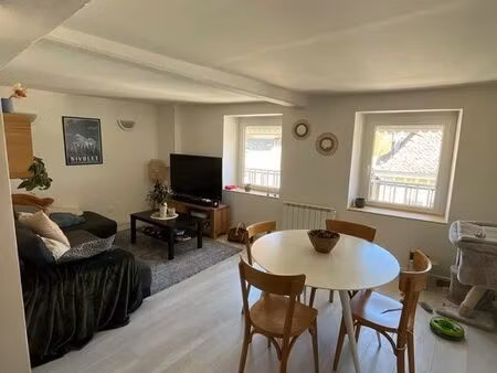 t3 en duplex centre la tour du pin