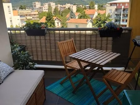 t2 meublé lumineux 48 m² + terrasse vue montagnes – ascenseur – proche tram
