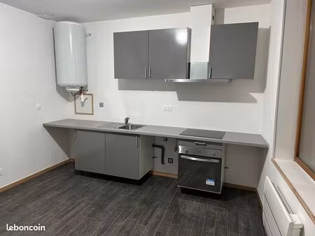 jolie maison de ville à louer