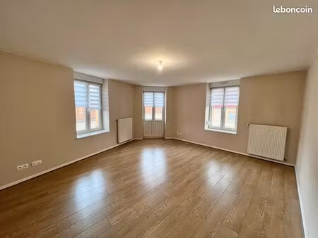 f4 avec cuisine équipée à moyeuvre grande