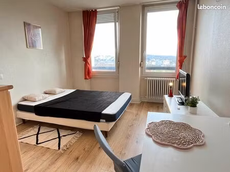 studio meuble equipe