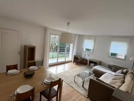 appartement lumineux avec grand balcon