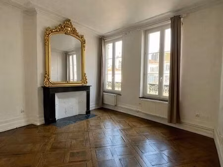 f3 de caractère – metz centre gare  charme de l’ancien et belle luminosité