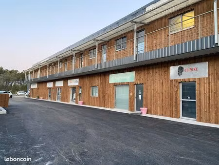 a louer local avec vitrine