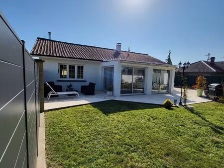 maison familiale avec jardin  véranda et sous-sol complet