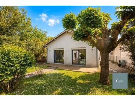 maison d’architecte lumineuse avec jardin de 150 m²  dépendance et stationnement – bordeau