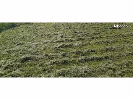 terrain plat non constructible bien orienté  belle vue avec eau