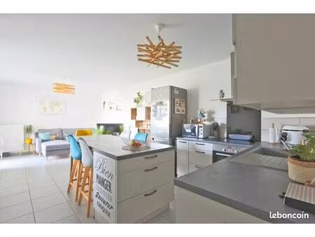 appartement: 3 pièces - 69 m2- avec balcon