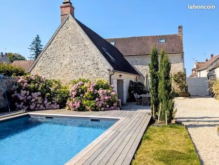maison de caractère rénovée 180m² habitables  2000m² terrain avec piscine à rully oise