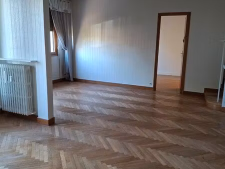 appartement 4 pièces avec balcon  garage et cave