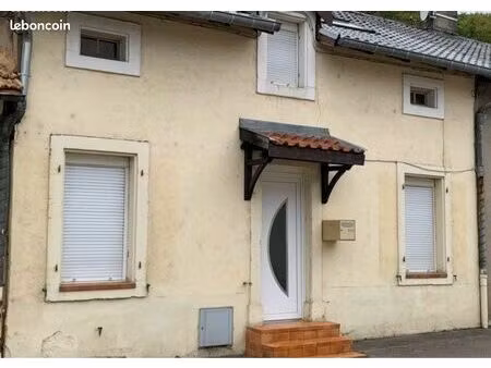 appartement f2 en maison – à l’écart du centre-ville – quartier calme – entrée individuell