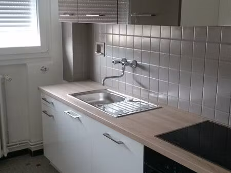 yutz : lumineux f1 de 30m² proche toutes commodités