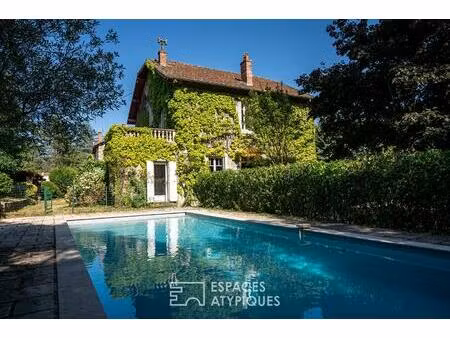 maison des années 30 avec jardin et piscine