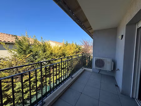 pelissanne - appartement t3 meuble + terrasse + places de parking - 59.39 m2