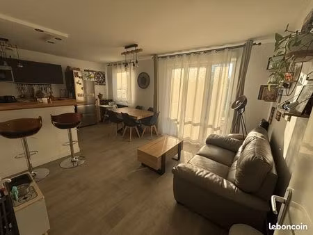 t3 lumineux 60m2 avec extérieur