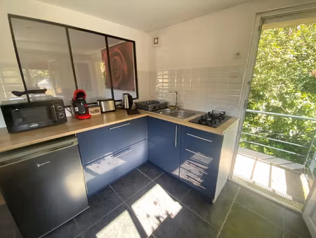 dans un cadre arboré  au coeur d'un gîte équestre  studio in