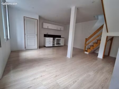 a louer : petite maison mitoyenne en centre-ville de liancourt