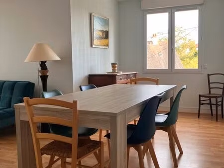 appartement meublé 85 m² avec balcons  garage et cave – à 900 m de l’océan