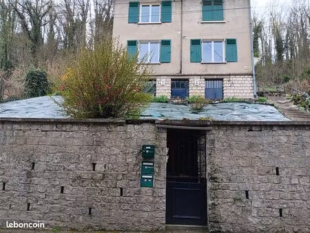 maison comportant 2 appartements t3 de 72 m2 (idéal investisseur) avec la possibilité d'y 