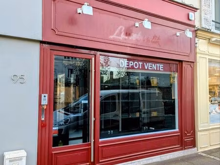 local commercial 25 m² – hyper centre chantilly – forte visibilité