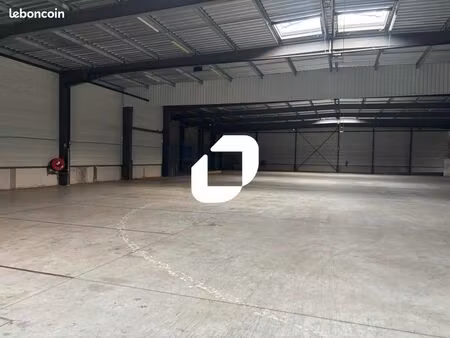 local d'activité 2 000 m²