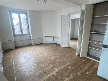 local commercial 66m2 centre ville