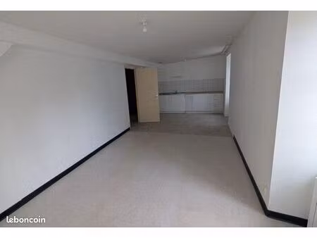 t2 non meublé à louer au centre de josselin