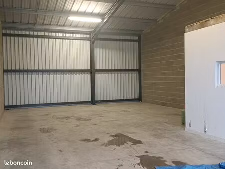 entrepôt 100 m² + mezzanine + bureau
