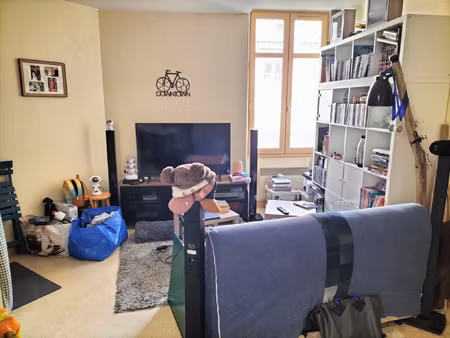 laval  hyper centre rive droite  un appartement t3 d'environ