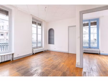 t2 - 42 m² - 4ème étage avec ascenseur - fort potentiel - proximité jacobins