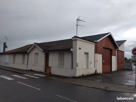 local garage box hangar
