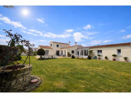 fouras maison + dependance  garage  atelier et jardin