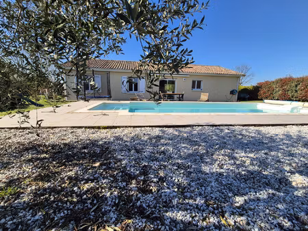 maison de 110 m2 avec piscine et garage sur un terrain de 15